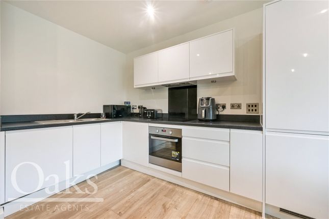 Flat 40 Lambourne House,, Apple Yard, London photo 3