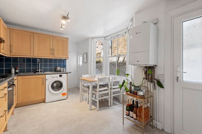 Flat B, 40, Aliwal Road, London photo 3