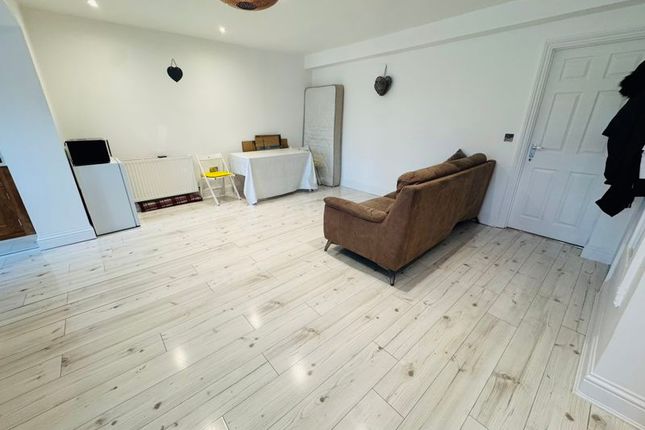 32, Sandringham Road, Northolt photo 3