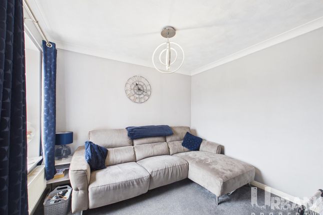 27, St. Clements Way, Hull photo 2