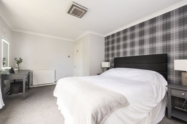Clermiston View, Edinburgh photo 4