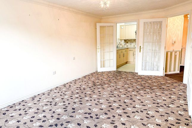 Flat 17, Nightingale Lodge, 15, Padnell Road, Hampshire photo 3