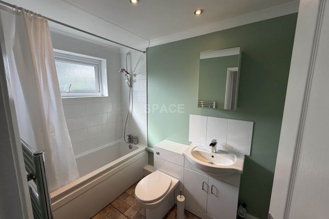Spring Terrace Room, Reading photo 4