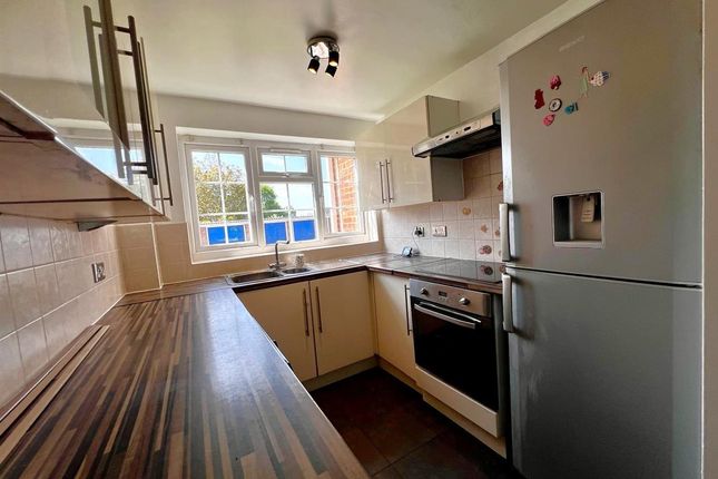 Flat 8, Shelton Court, Slough photo 4
