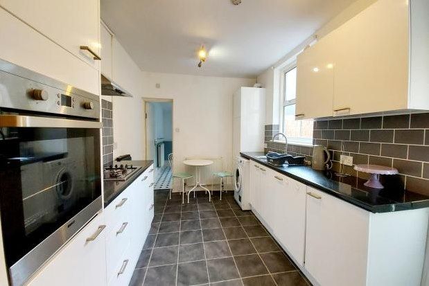 Thumbnail Property to rent in Eve Road, London