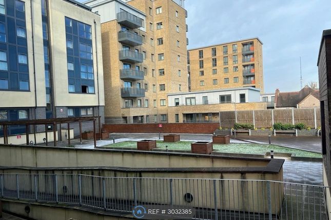 Studio flat on Flanders Court, St Albans Road, Watford, £1,450/mo