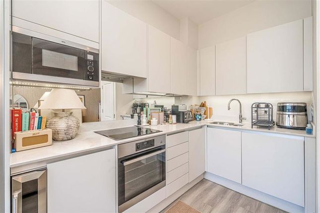 Flat 3, Beeching House, 40, Hampton Road, Teddington photo 2