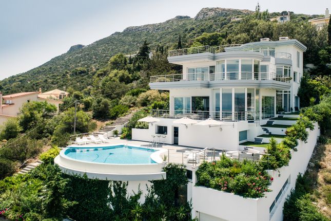 Villa for sale in Porto Rafti, Greece