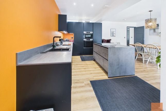 5, Pengarth Close, Truro photo 4