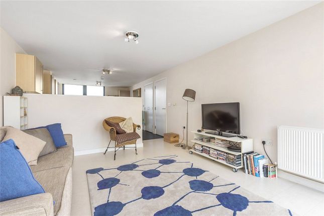 SHORT LET: Flat 22, 89, Arlington Avenue, Islington photo 4