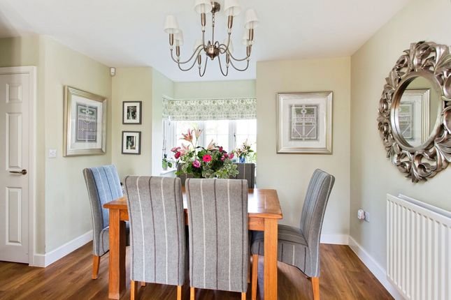 19 Millpond Lane, Horsham photo 4