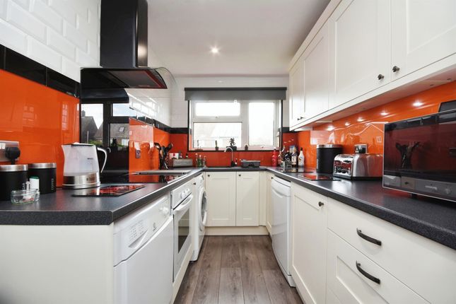 Thumbnail Flat for sale in Barnard Road, Galleywood, Chelmsford