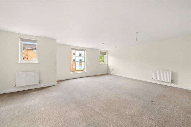 109, Admiralty Close, West Drayton photo 2