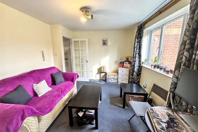 137, Jack Clow Road, London photo 3