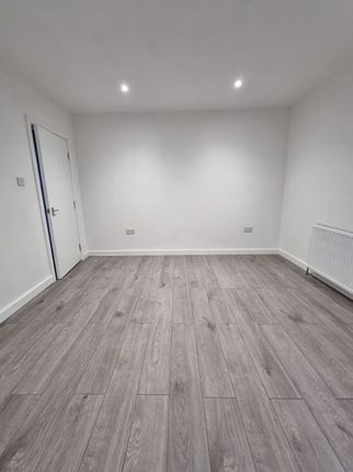 149, Wyld Way, Wembley photo 4