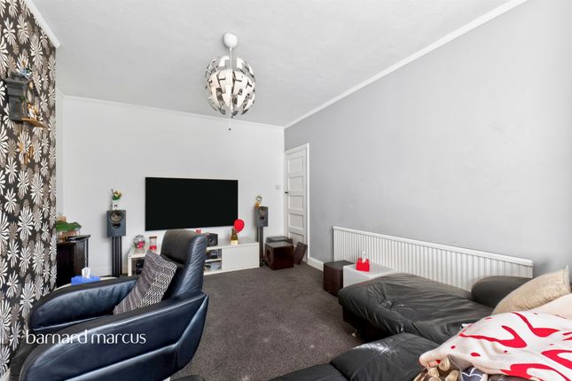 19, Thorndon Gardens, Epsom photo 4