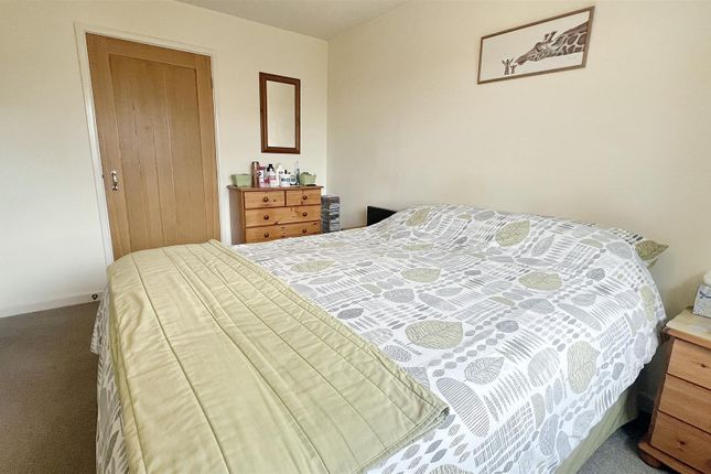 18, Russell Pope Avenue, Chard photo 4