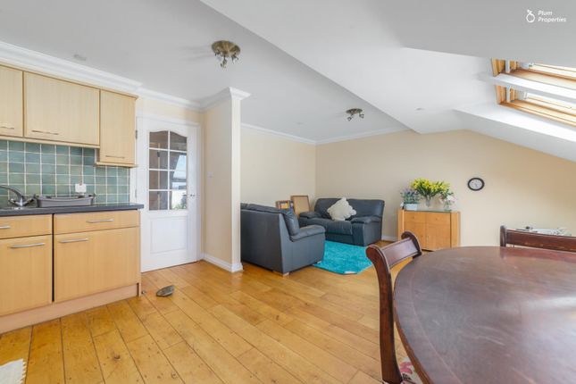 Flat to rent in Century Court, Queens Promenade, Douglas, Isle Of Man