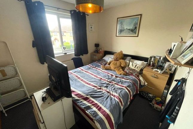 25, Kerry Close, Swindon photo 4