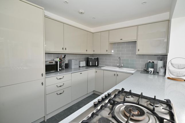 14, Queen Annes Close, Twickenham photo 3