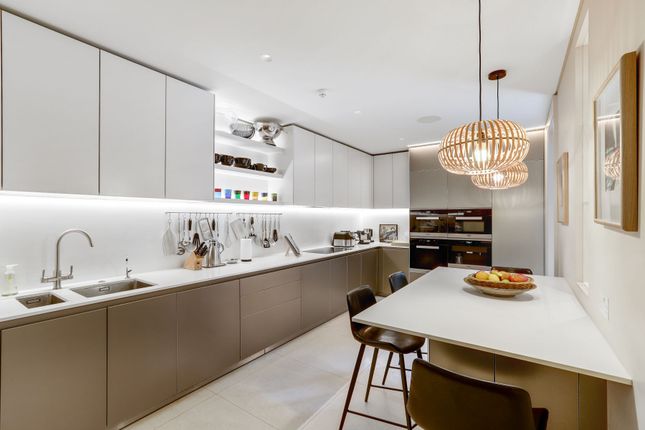 Flat for sale in Campden Hill, London
