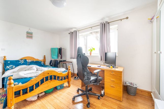 Maisonette for sale in Waddington Street, Stratford, London