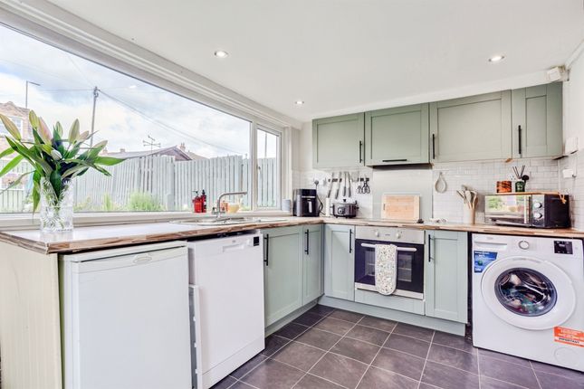 18, Southfield Lane, Wakefield photo 3