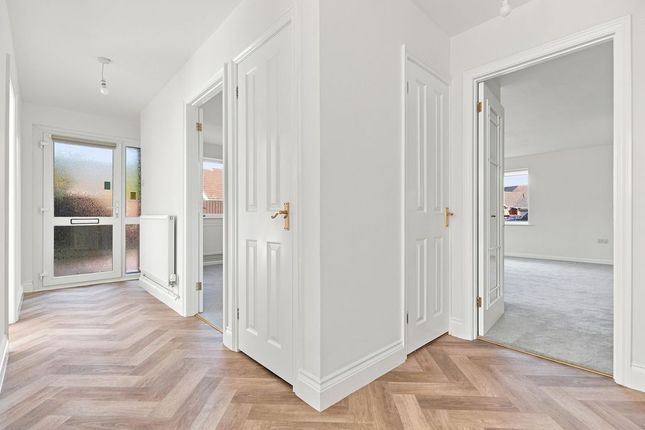 2, Neville Close, Thetford photo 3