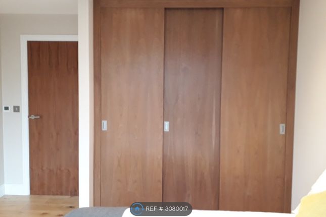 Flat, London photo 5