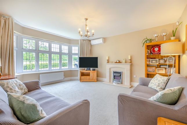 27, Admiral Way, Tonbridge photo 3