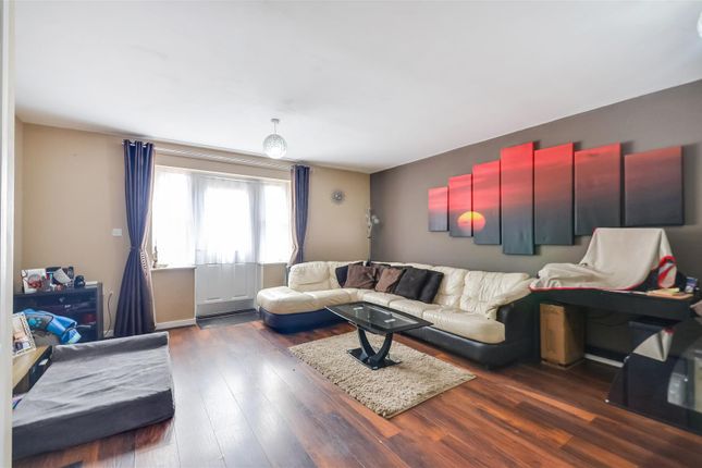 3, Aspen Grove, Pinner photo 2