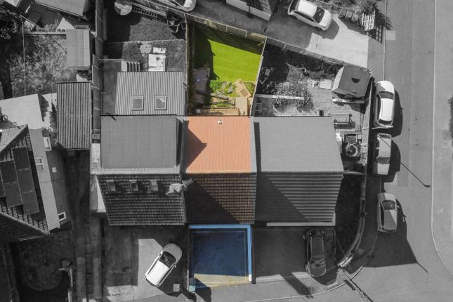17 Coombfield Drive, Dartford, Kent photo 2