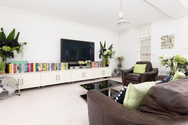 2, Fairfield Mews, Hitchin photo 3