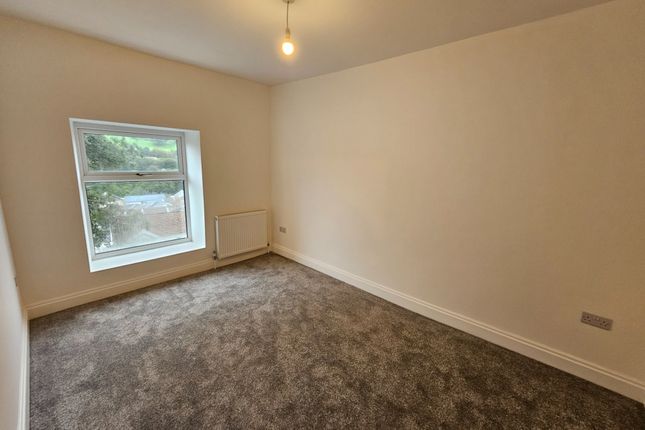21 Graig-yr-eos, Tonypandy photo 5