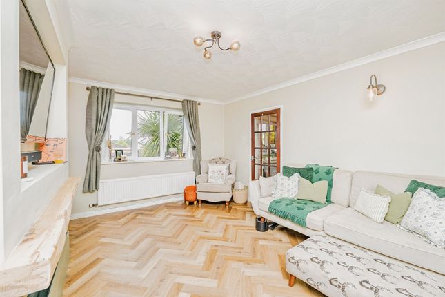43, Woodstock Gardens, Bridgend photo 4