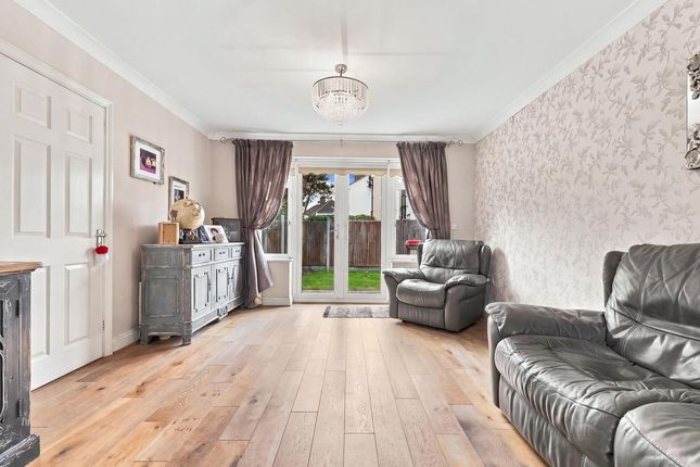 20, St. Lawrence Gardens, Leigh-on-sea photo 4