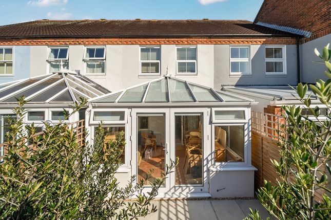 21, Henty Gardens, Chichester photo 3