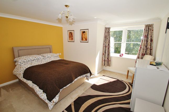 39, Otters Court, Witney photo 4