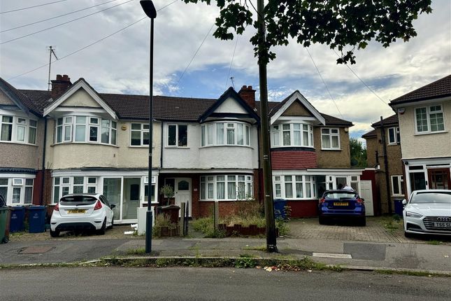 16, Ravenswood Crescent, Harrow photo 2