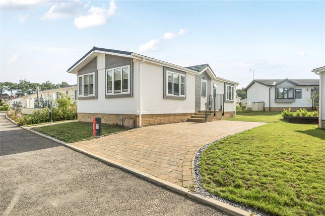 2-bed caravan on 10 Rowan Drive, Oakwood Court,, Hogmoor Road, Bordon, £200,000