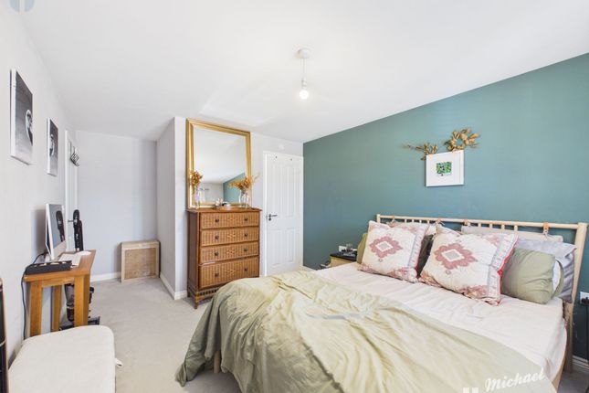 24 Comet Way, Aylesbury photo 4