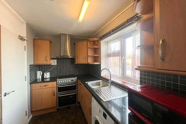 Flat 22, Dale Court Grove Hill, London photo 3