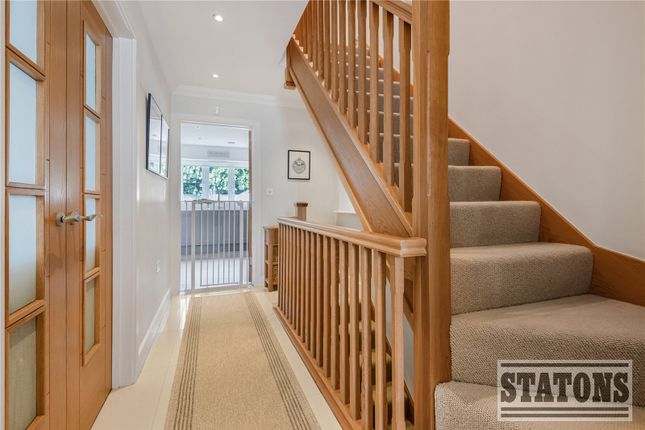 18, Barnet Road, Arkley photo 2