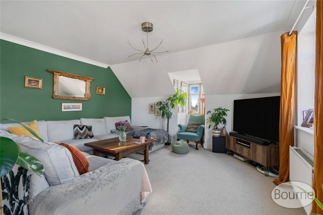 22, Overton Court, Farnham photo 2