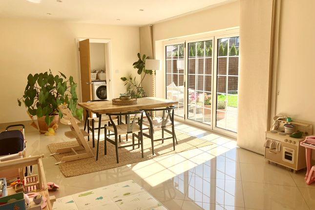 25, Ashbury Close, Hatfield photo 3