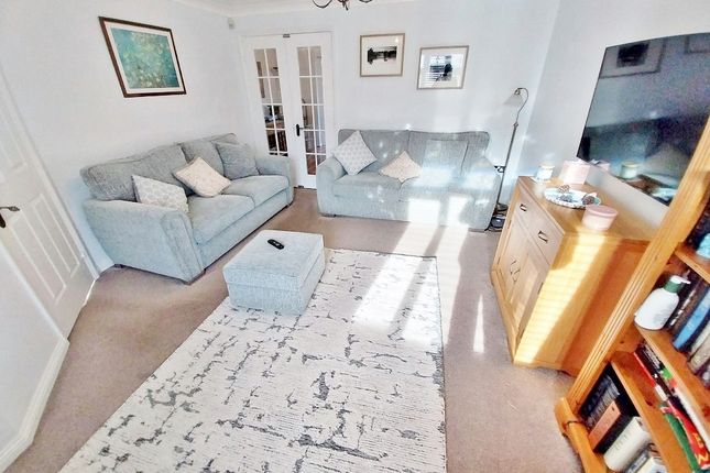 13, Ton View, Bridgend photo 4