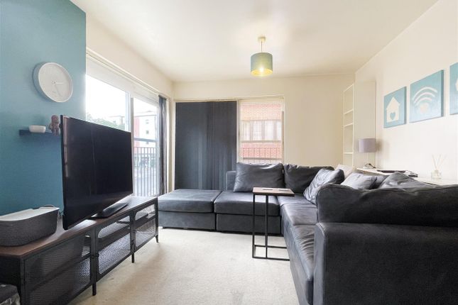 Flat for sale in High Street, Yiewsley, West Drayton