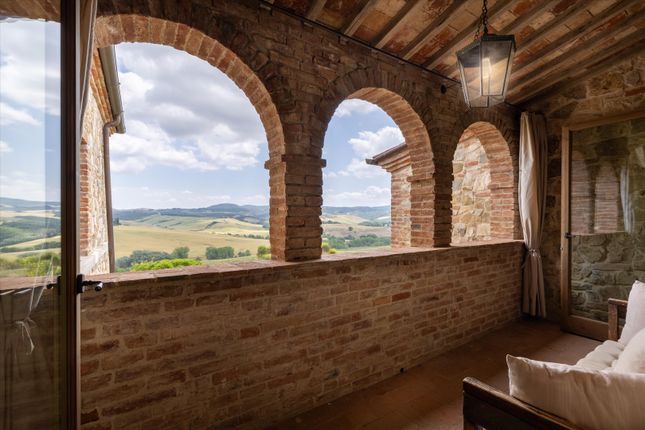 Farm for sale in Asciano, Val D'orcia, Tuscany, Italy