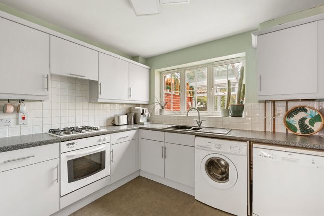 1, Carus Crescent, Colchester photo 3