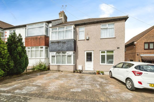 Thumbnail Maisonette for sale in Grey Towers Avenue, Hornchurch